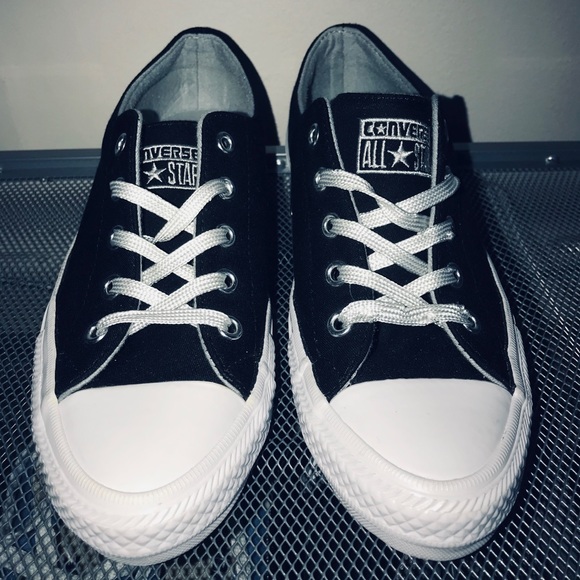 Converse Shoes - Converse black canvas lace up low top women’s 6